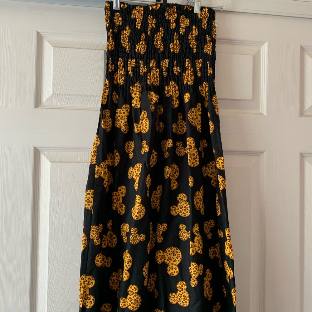 A lovely summer Mickey Mouse dress 🌻